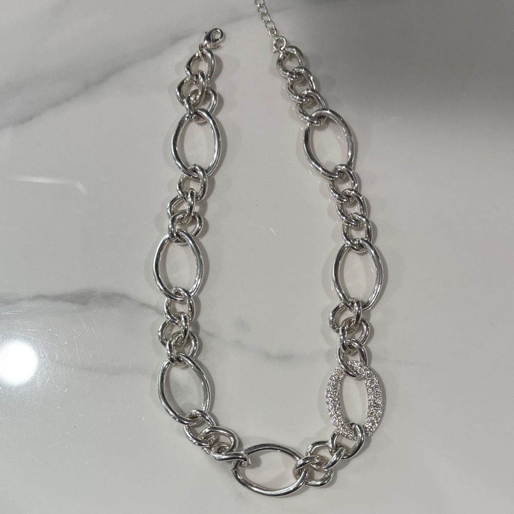 Chic Silver Chain Necklace with Crystal Accents